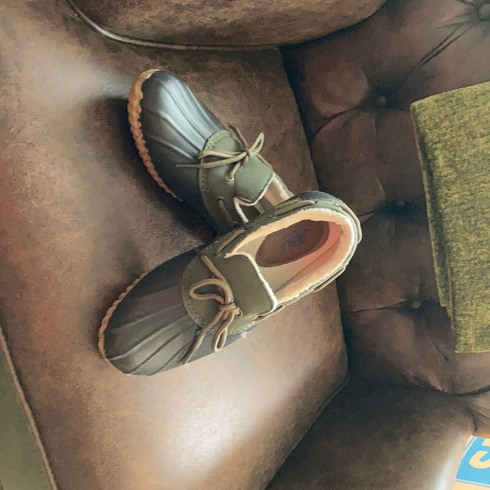 Lined duck shoes